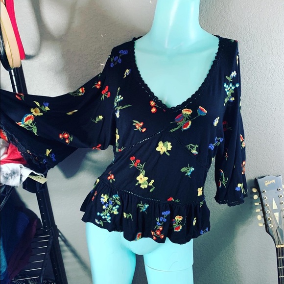 🖤 Anthropologie Black Boho Hippie Floral BELL SLEEVE Blouse top - Picture 1 of 8